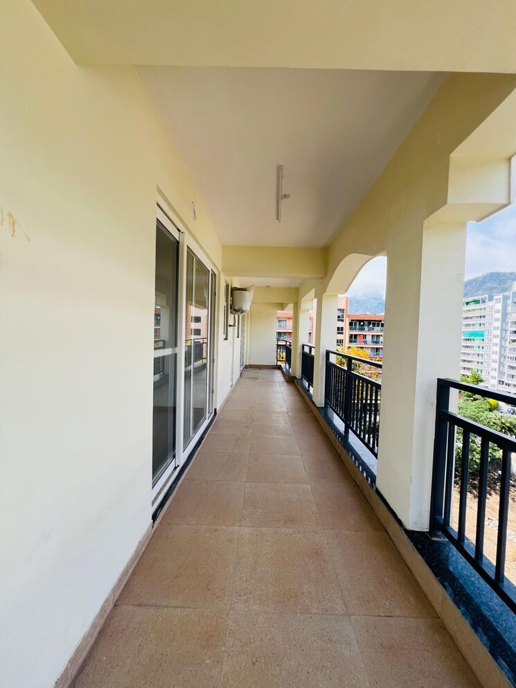 Balcony, kulhan 3.5 Bedroom 2443 Sq.Ft. Apartment In Kulhan Dehradun 8782162