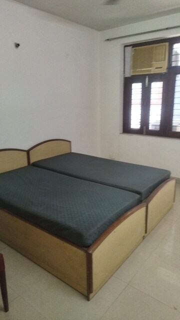 Bedroom in 2 BHK Builder Floor at Sector 28 – for Rent