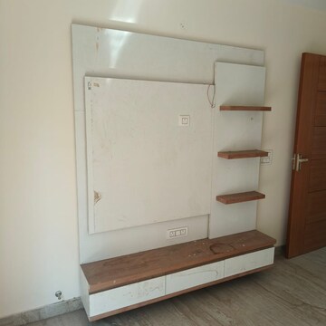 Room in 2 BHK Builder Floor at Sector 79 – for Rent