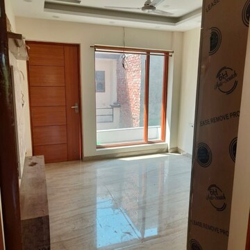 Room in 2 BHK Builder Floor at Sector 79 – for Rent