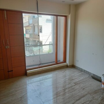 Room in 2 BHK Builder Floor at Sector 79 – for Rent