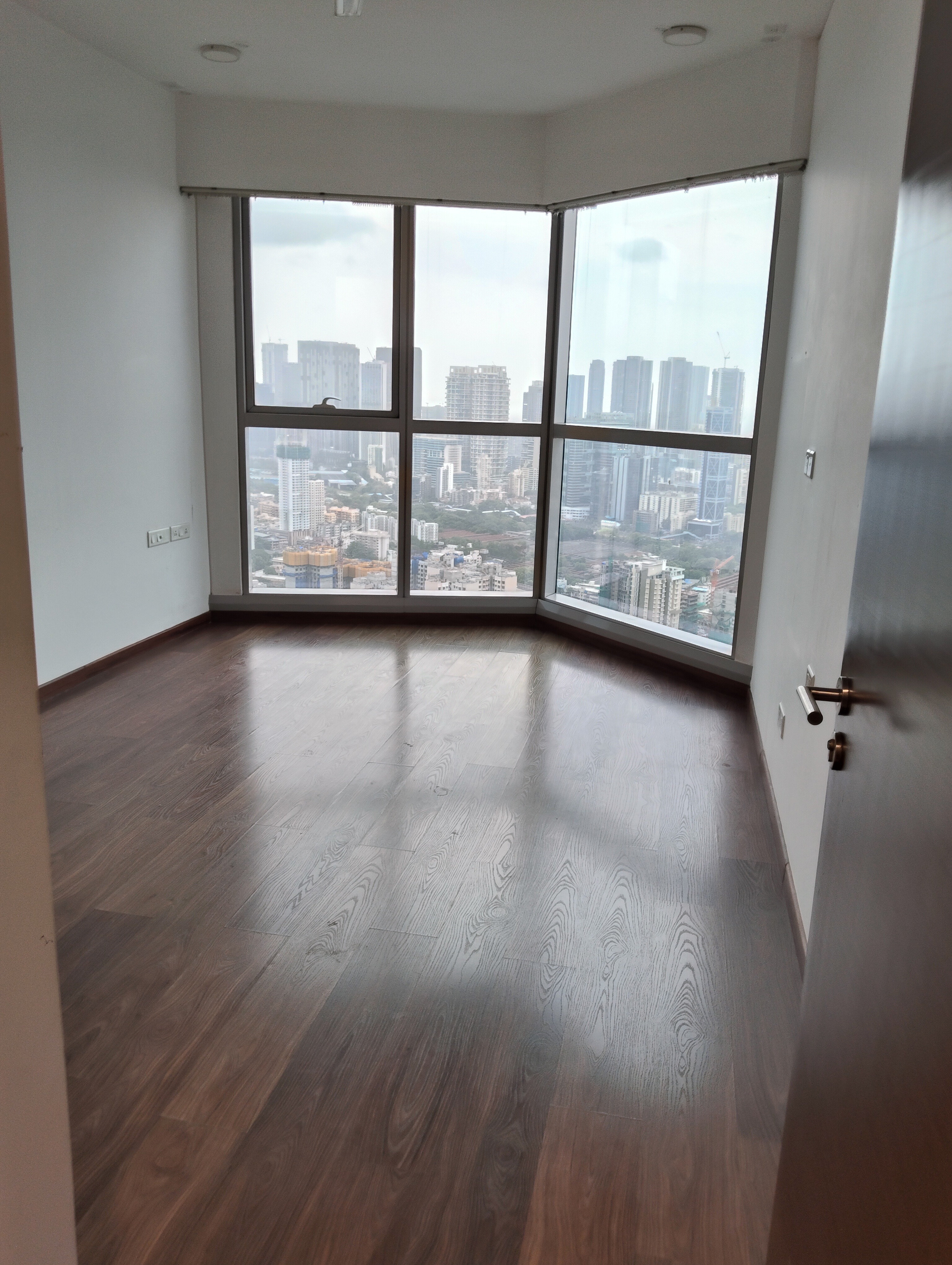 4 BHK + Servant Room Apartment For Rent in Bombay Realty Two ICC