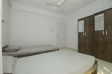 Room in  Pg at Evershine Nagar – for Rent