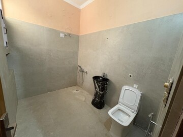 Parking in 4 BHK Independent House at Sector 4 – for Rent