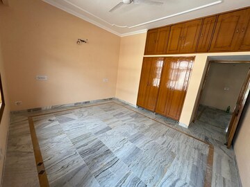 Room in 4 BHK Independent House at Sector 4 – for Rent