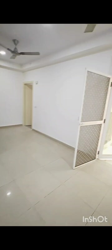 Room in 3 BHK Apartment at Gaur City 2 - 11th Avenue, Sector 16c Greater Noida – for Sale