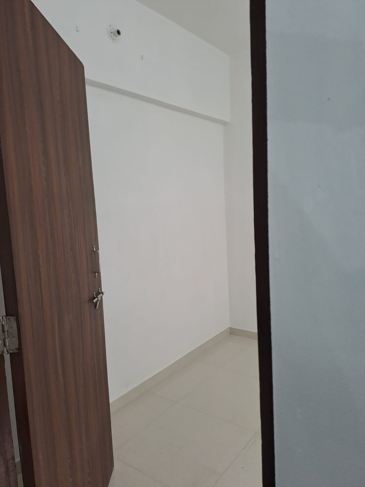 Room, malad east 1 Bedroom 305 Sq.Ft. Apartment In Malad East Mumbai 8782474