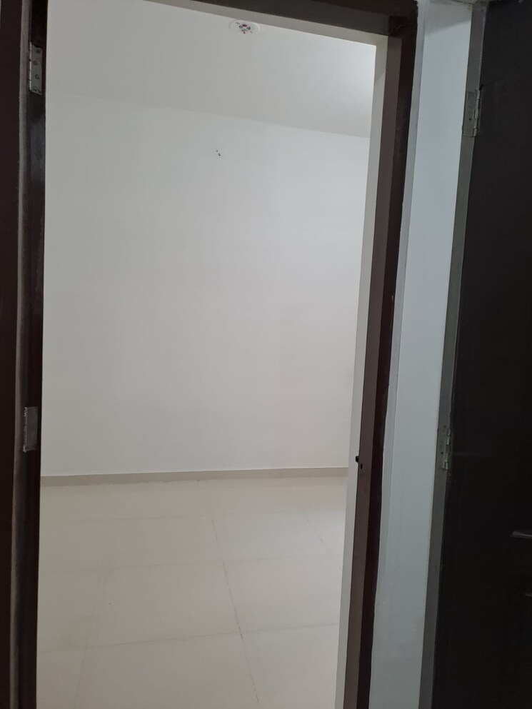 Room, malad east 1 Bedroom 305 Sq.Ft. Apartment In Malad East Mumbai 8782474
