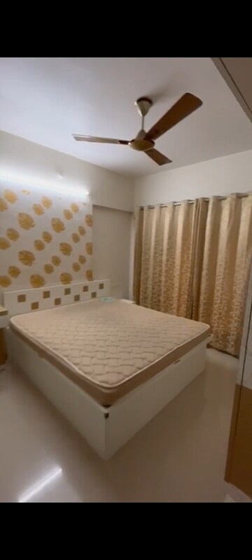 Master Bedroom in 2 BHK Apartment at Ambika Darshan, Kandivali East – for Rent