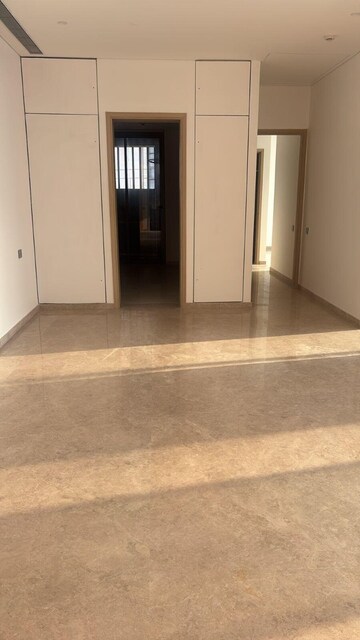 Room in 4 BHK Apartment at Rustomjee Crown, Prabhadevi – for Rent