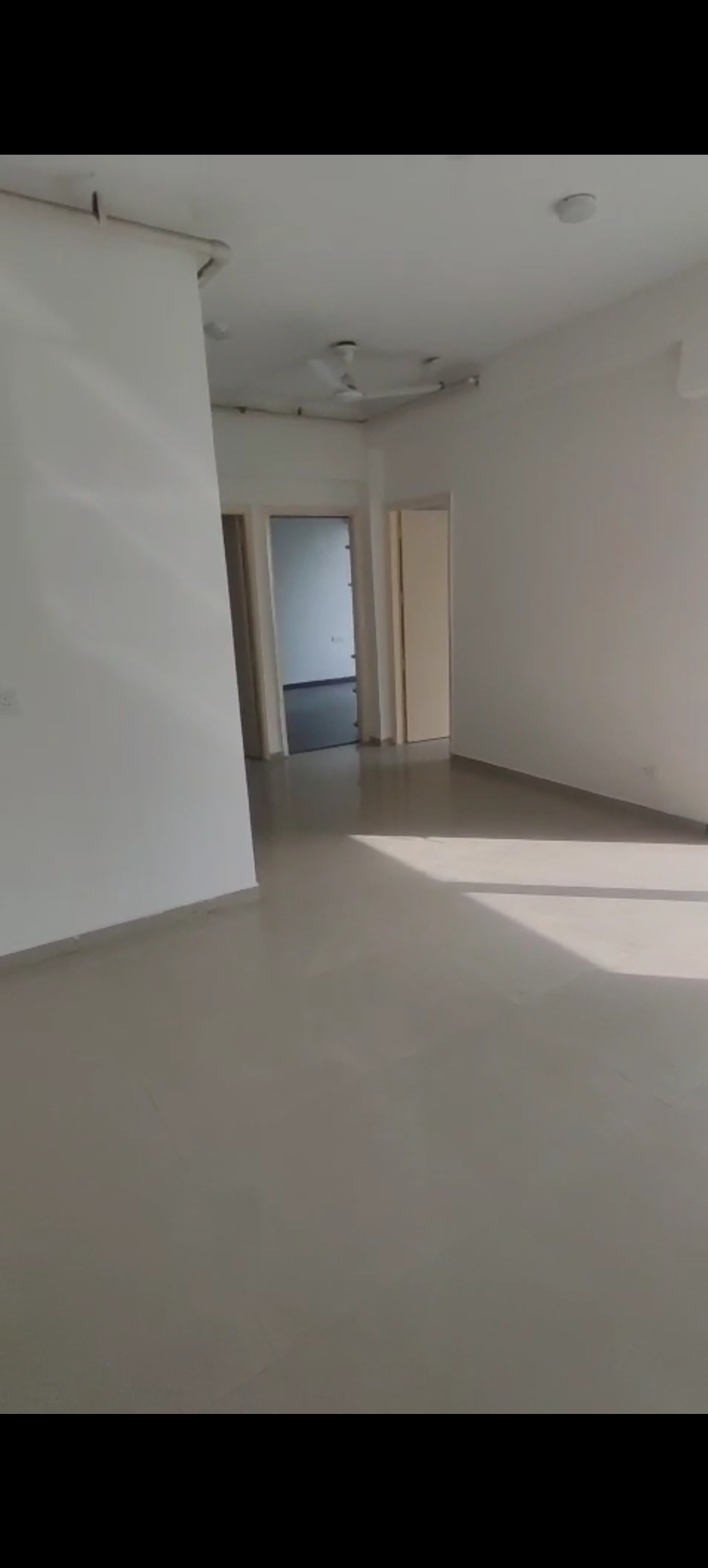 2.5 BHK + Pooja Room,Study Room,Extra Room Apartment For Rent in Mahagun Mantra I