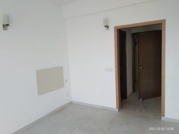 Room in 3.5 BHK Apartment at Umang Winter Hills, Sector 77 – for Sale