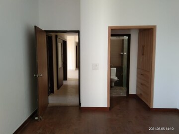 Room in 3.5 BHK Apartment at Umang Winter Hills, Sector 77 – for Sale
