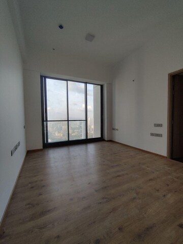 Room in 4 BHK Apartment at Rustomjee Crown, Prabhadevi – for Rent