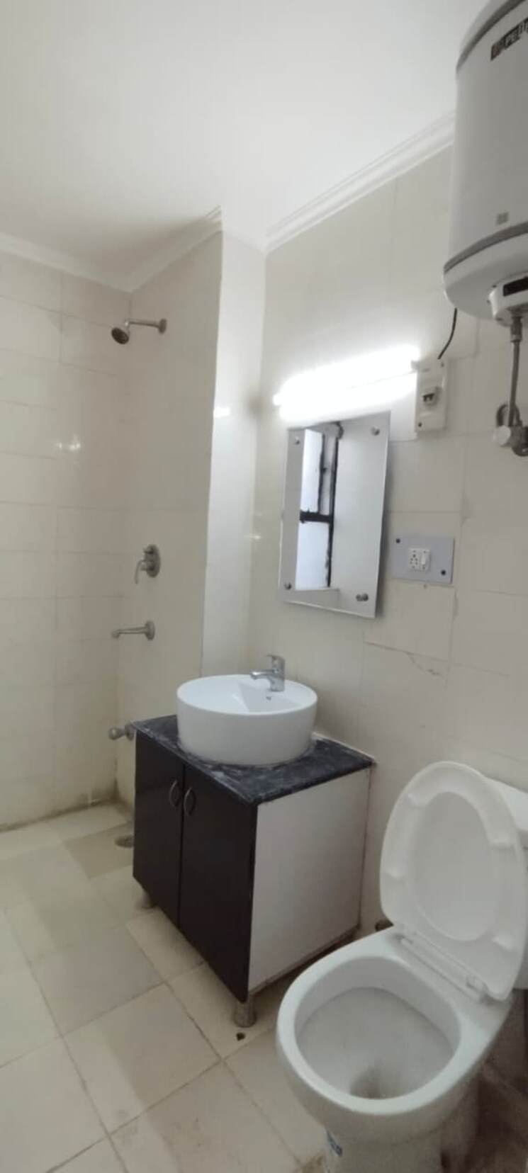 Bathroom, vasant kunj 3 Bedroom 1500 Sq.Ft. Apartment In Vasant Kunj Delhi 8782651