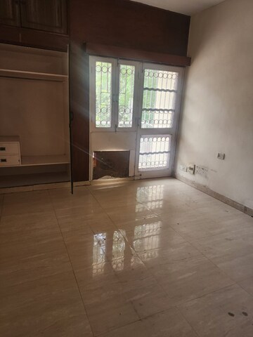 Room in 3 BHK Apartment at Vasant Kunj – for Rent