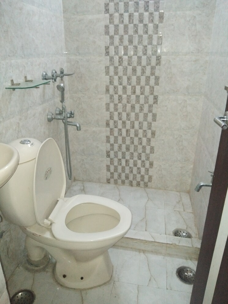 Bathroom, shivalik colony 2 Bedroom 2000 Sq.Ft. Builder Floor In Shivalik Colony Delhi 8782669