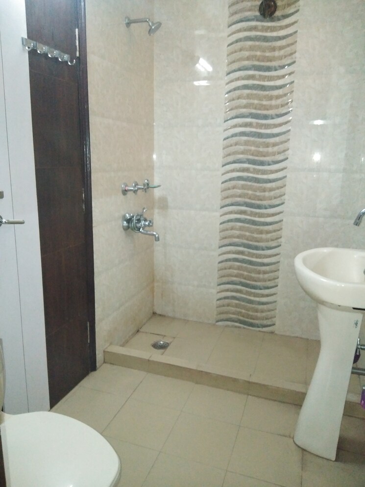 Bathroom, shivalik colony 2 Bedroom 2000 Sq.Ft. Builder Floor In Shivalik Colony Delhi 8782669