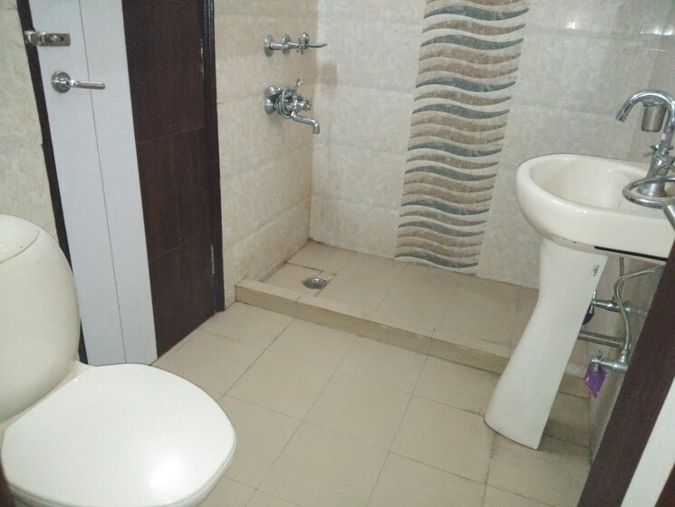 Bathroom, shivalik colony 2 Bedroom 2000 Sq.Ft. Builder Floor In Shivalik Colony Delhi 8782669