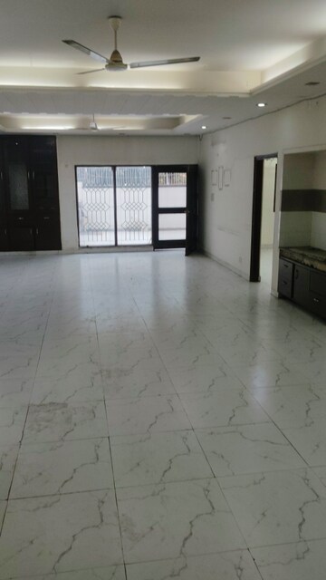 Room in 1 BHK Builder Floor at RWA Block A Mahavir Enclave Part 2, Mahavir Enclave – for Rent