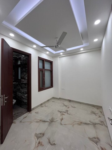 Room in 3 BHK Builder Floor at Ansal Sushant Lok I, Sector 43 – for Rent