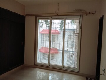 Room in 4 BHK Apartment at Rashmi Signature, Mira Road – for Rent