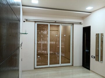 Room in 4 BHK Apartment at Rashmi Signature, Mira Road – for Rent