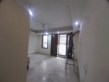 Room in 3 BHK Builder Floor at Safdarjung Enclave – for Rent