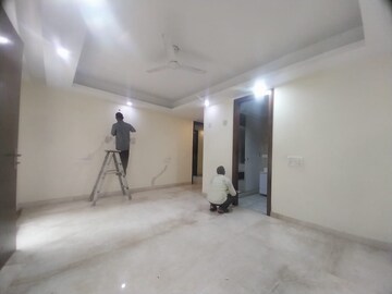 Room in 3 BHK Builder Floor at Safdarjung Enclave – for Rent