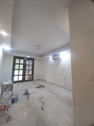 Room in 3 BHK Builder Floor at Safdarjung Enclave – for Rent