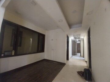 Room in 3 BHK Builder Floor at Safdarjung Enclave – for Rent