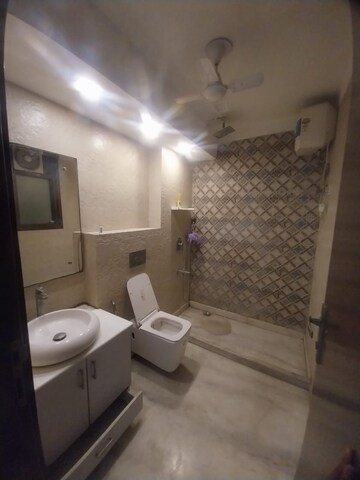 Bathroom in 3 BHK Builder Floor at Safdarjung Enclave – for Rent