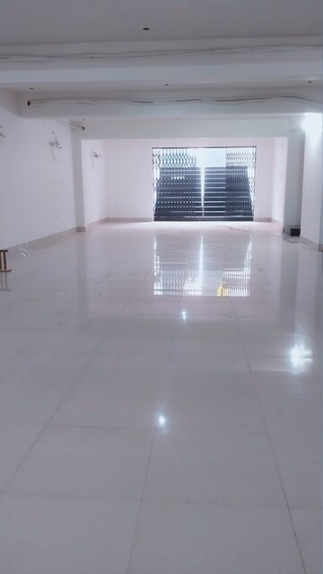 Master Plan in  Showroom at Gomti Nagar – for Rent