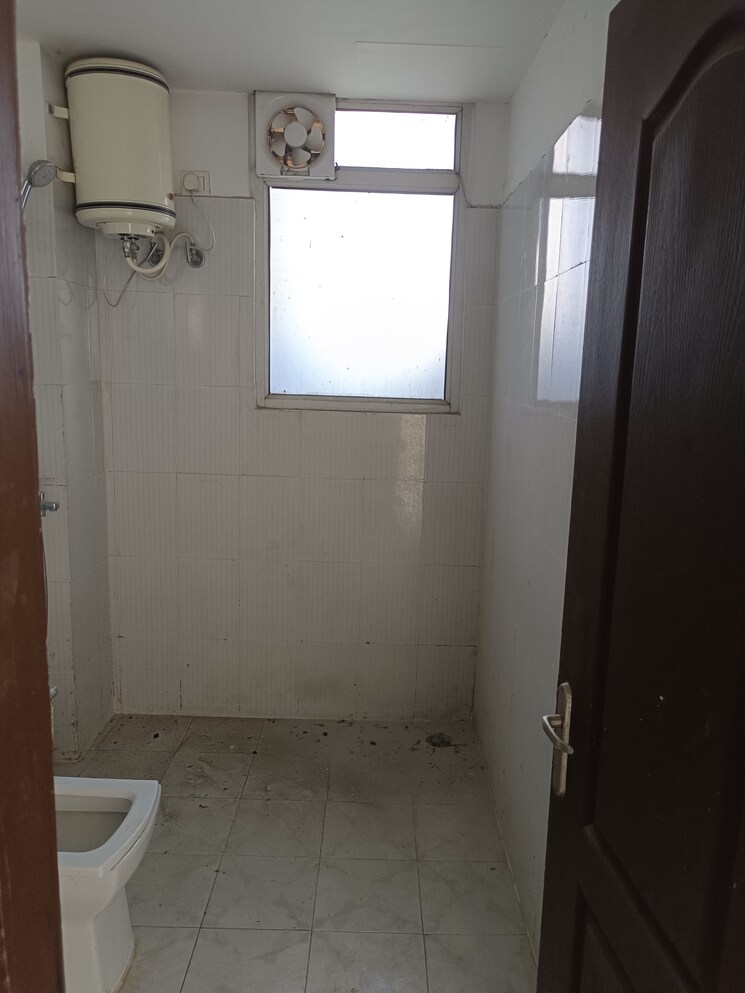 Bathroom, sushma-urban-views 3 Bedroom 1680 Sq.Ft. Apartment In Ghazipur Zirakpur 8782856