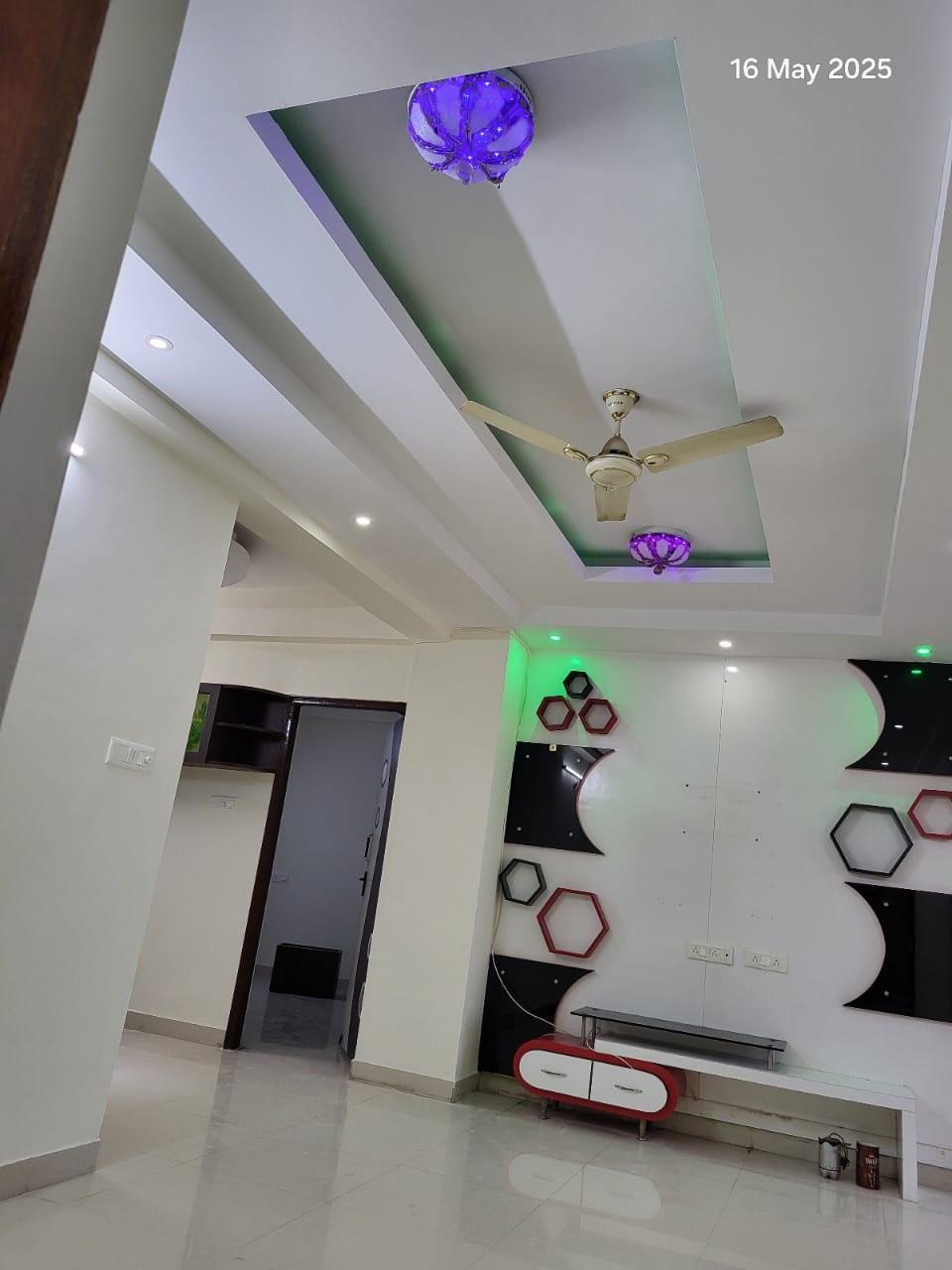 2.5 BHK + Extra Room 950 Sq.Ft. Apartment in Radiant Shine