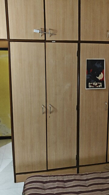 Furnished Amenities in 2 BHK Apartment at Vile Parle East – for Rent