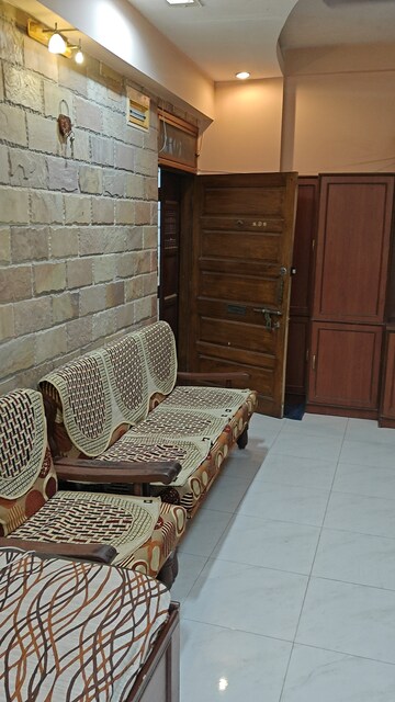 Bedroom in 2 BHK Apartment at Vile Parle East – for Rent