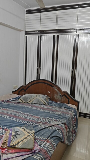 Bedroom in 2 BHK Apartment at Vile Parle East – for Rent