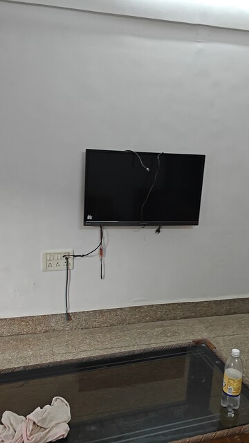 Furnished Amenities in 2 BHK Apartment at Vile Parle East – for Rent