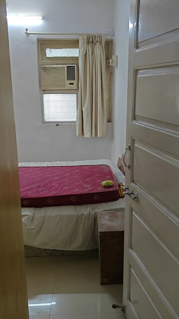 Bathroom in 2 BHK Apartment at Vile Parle East – for Rent