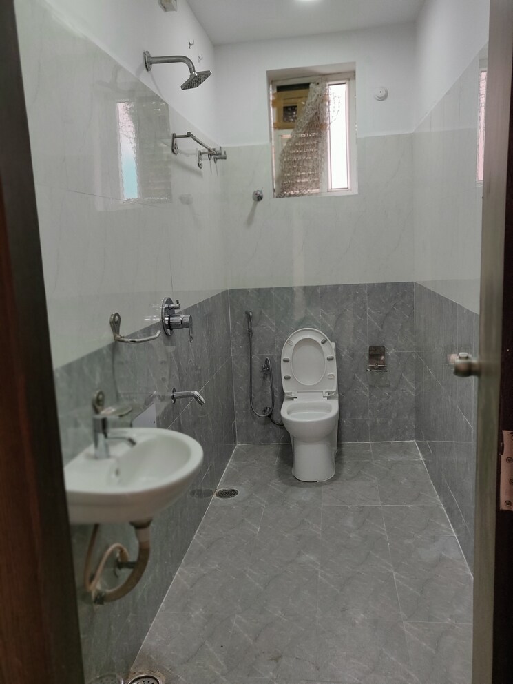 Bathroom, lushes-banjara 3 Bedroom 2000 Sq.Ft. Apartment In Banjara Hills Hyderabad 8782904