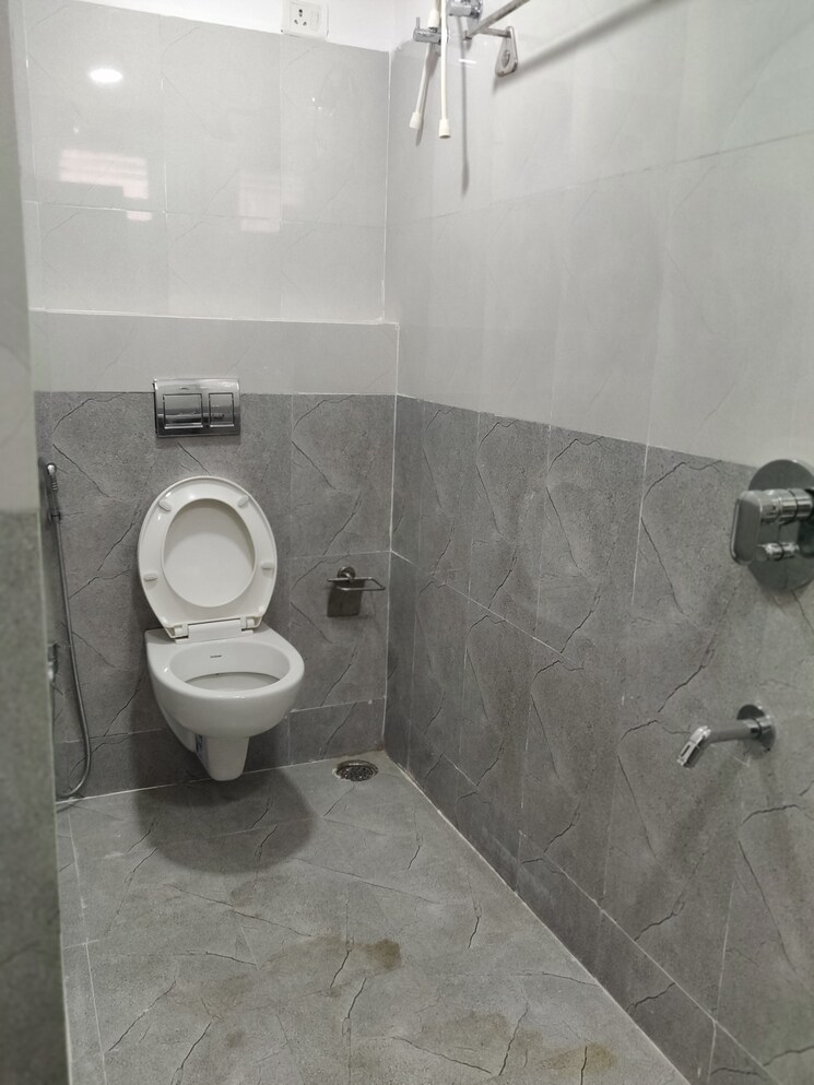 Bathroom, lushes-banjara 3 Bedroom 2000 Sq.Ft. Apartment In Banjara Hills Hyderabad 8782904