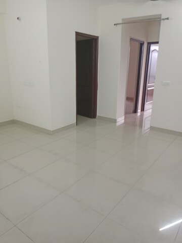 Room in 2.5 BHK Apartment at Royce Sentosa Parc, Raj Nagar Extension – for Rent
