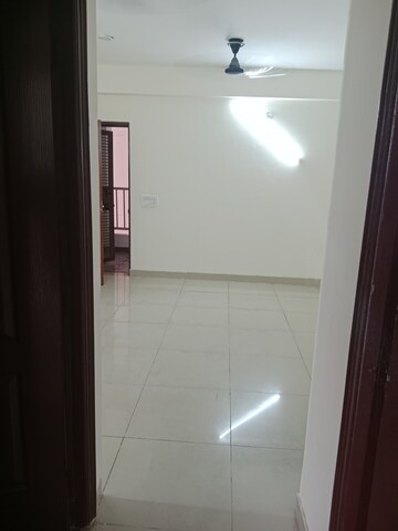 Room in 2.5 BHK Apartment at Royce Sentosa Parc, Raj Nagar Extension – for Rent