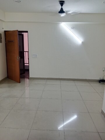 Room in 2.5 BHK Apartment at Royce Sentosa Parc, Raj Nagar Extension – for Rent