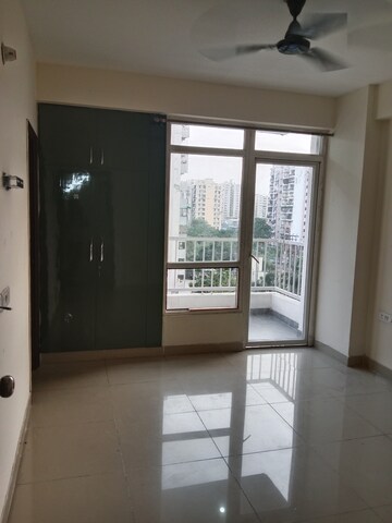 Room in 2.5 BHK Apartment at Royce Sentosa Parc, Raj Nagar Extension – for Rent