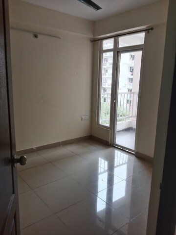 Room in 2.5 BHK Apartment at Royce Sentosa Parc, Raj Nagar Extension – for Rent
