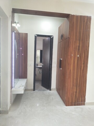 Furnished Amenities in 4 BHK Apartment at Shri Sai Kripa Rainbow Apartments, Sector 43 – for Rent