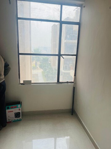 Room in 3 BHK Apartment at Signature Global Synera, Sector 81 – for Rent