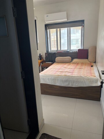 Bedroom in 2 BHK Apartment at Parag Mansion Chs , Andheri West – for Rent